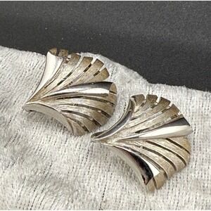 Vintage Trifari Clip On Earrings Silver Tone‎ Signed